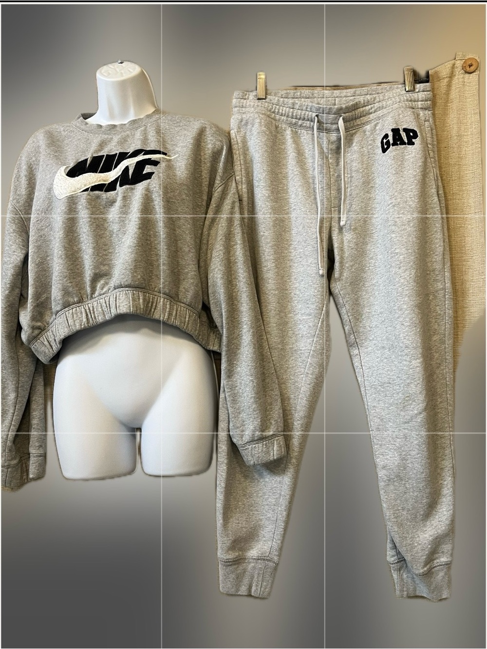 Lot of two Nike & Gap sweat pants joggers & cropped Nike top classic gray M